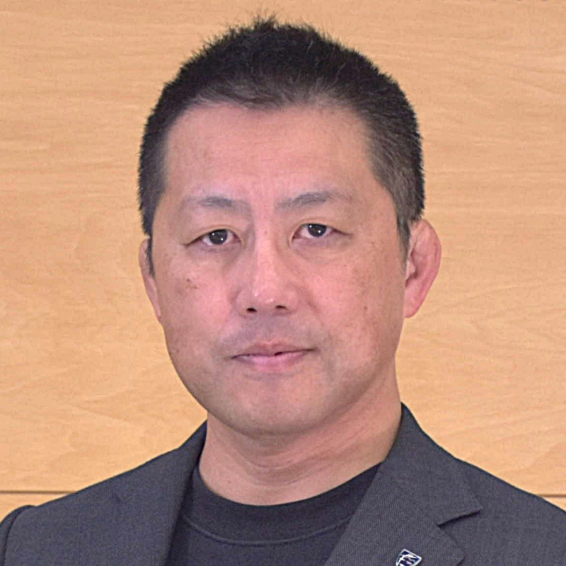 IPU・環太平洋大学女子柔道部の矢野智彦監督の洋服着用の顔写真