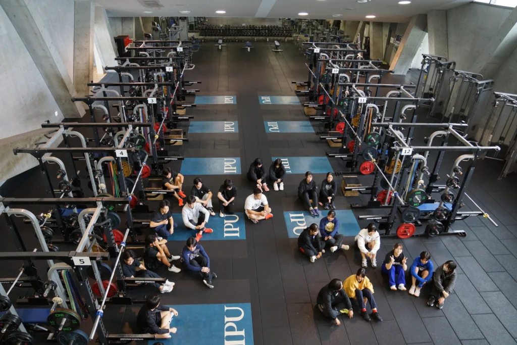 IPU・環太平洋大学TOP GUN道場の血レーニングジム上階からの風景 ipu judo facility top gun dojo machine area
