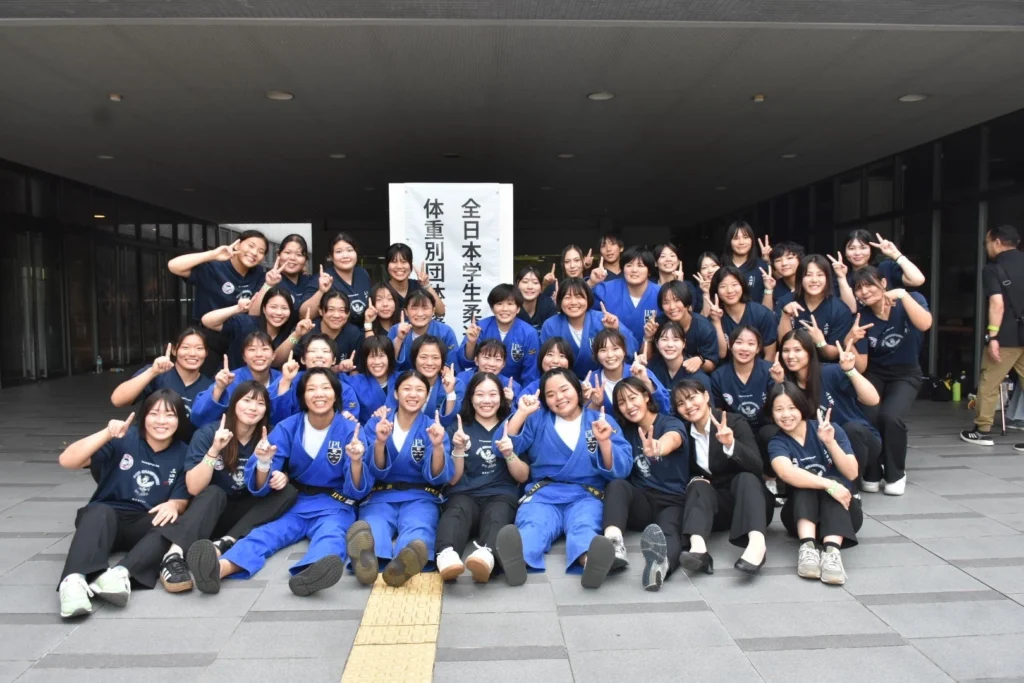 IPU・環太平洋大学　全日本学生柔道体重別団体優勝大会での女子柔道部の集合写真 ipu match team weight category group photo 2025