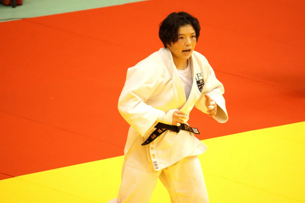 2025年度講道館杯全日本柔道体重別選手権大会でのIPU・環太平洋大学女子柔道部の試合中に自らを鼓舞する選手の写真 ipu women judo match kodokan cup 2025 solo